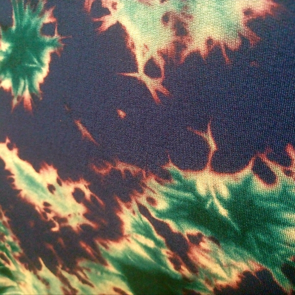 NEW Vibrant tie dye lightweight top, L, PL Movement - Picture 4 of 6